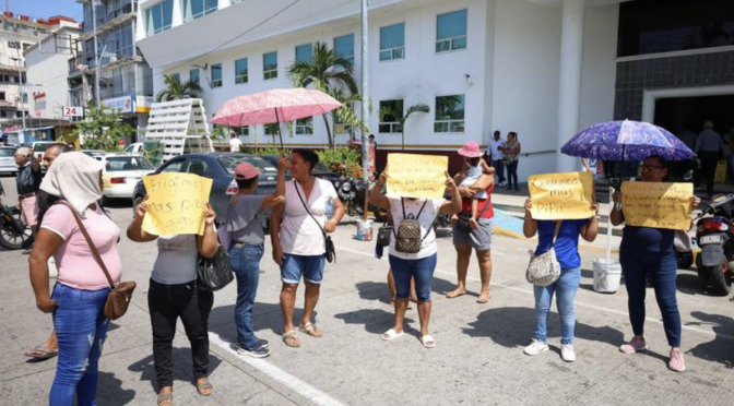 Guerrero – Colonos bloquean la Costera en demanda de agua potable (El Sol de Acapulco)